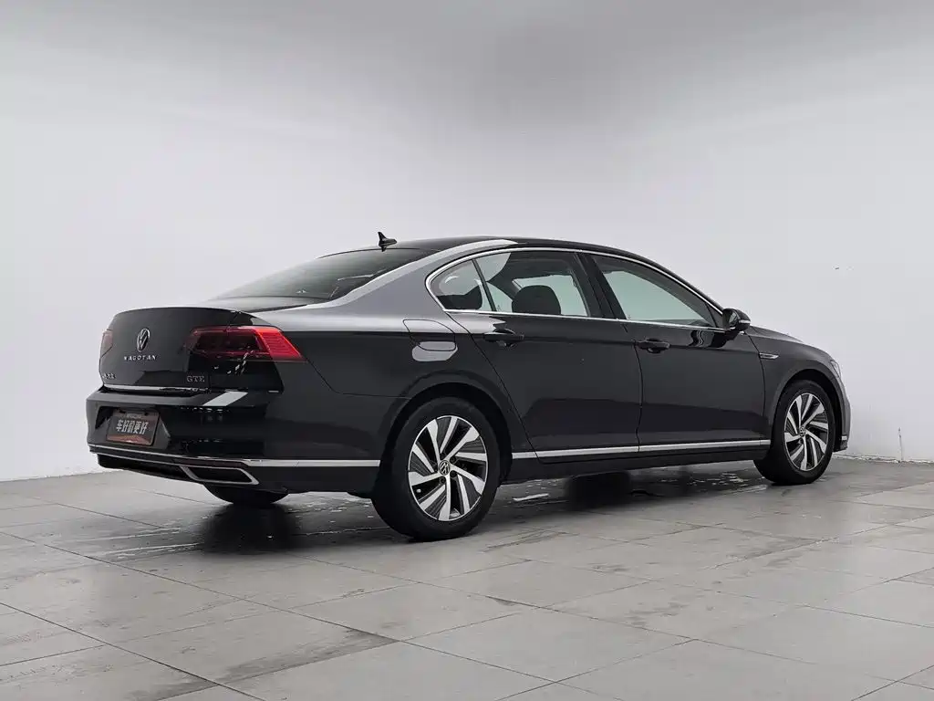 Volkswagen Magotan PHEV — миниатюра 2