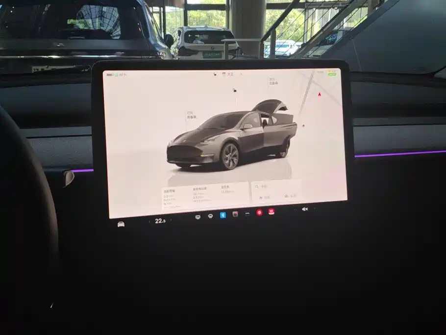 Tesla Model Y — миниатюра 13