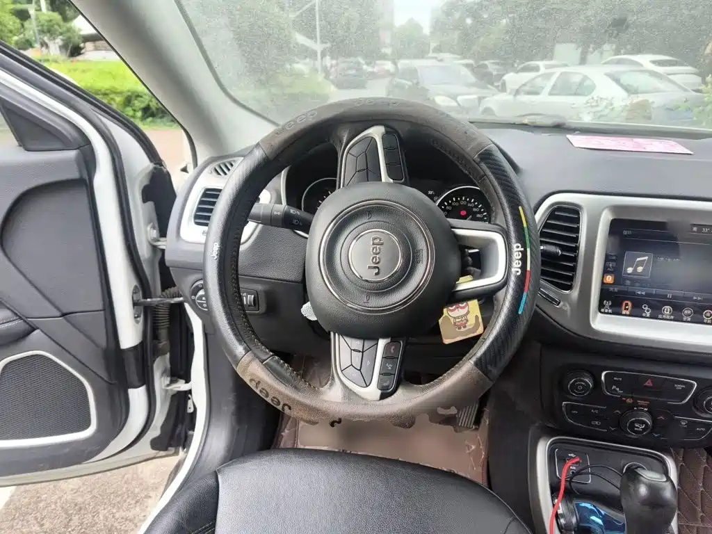 Jeep Compass — миниатюра 6