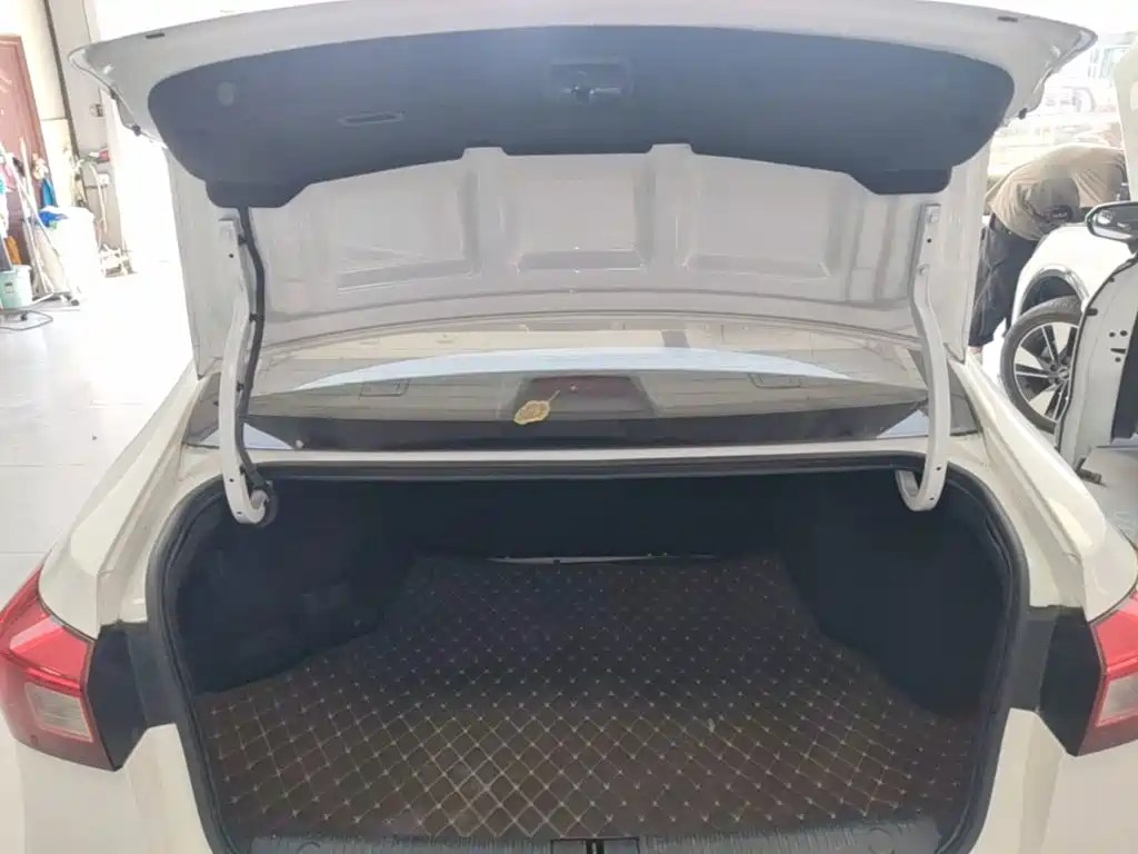 Roewe 360 — миниатюра 19