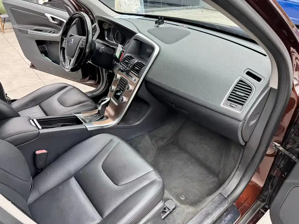 Volvo XC60 — миниатюра 10