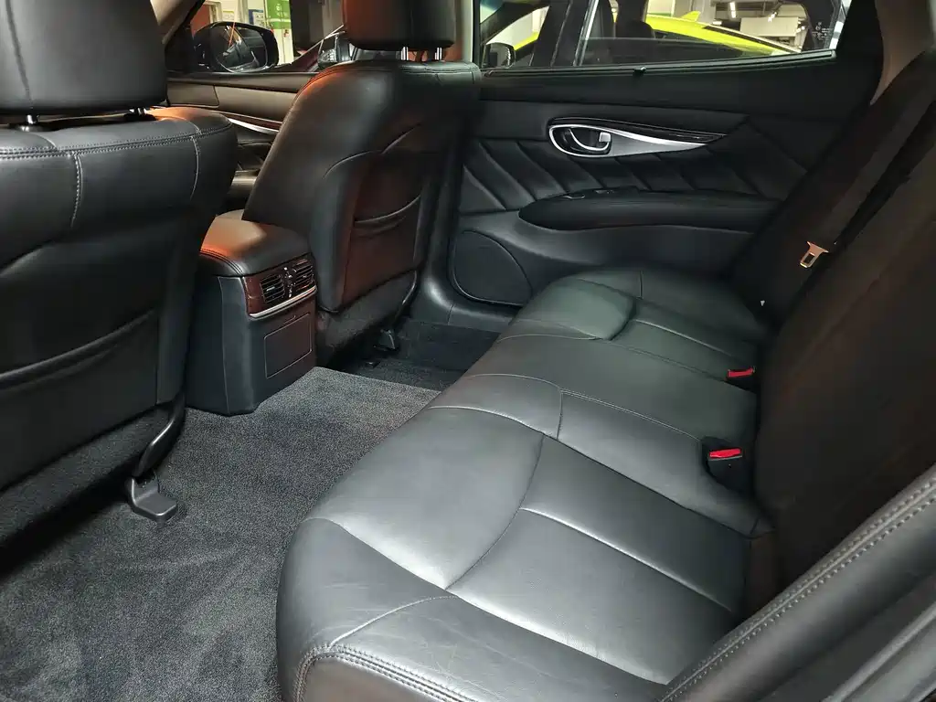 Infiniti Q70 — миниатюра 7
