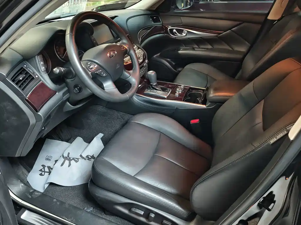 Infiniti Q70 — миниатюра 6