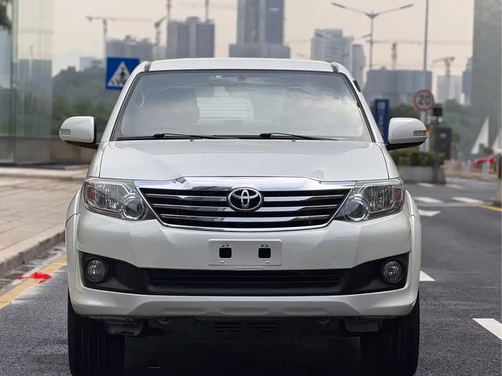 Toyota Fortuner — миниатюра 2