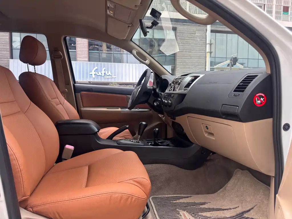 Toyota Fortuner — миниатюра 18