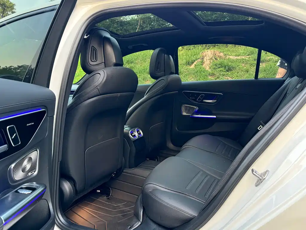 Mercedes-Benz C-Class — миниатюра 12
