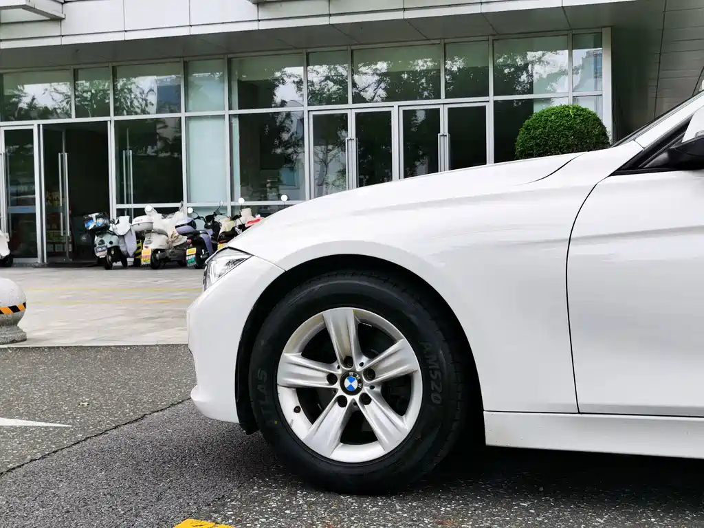 BMW 3 Series — миниатюра 8