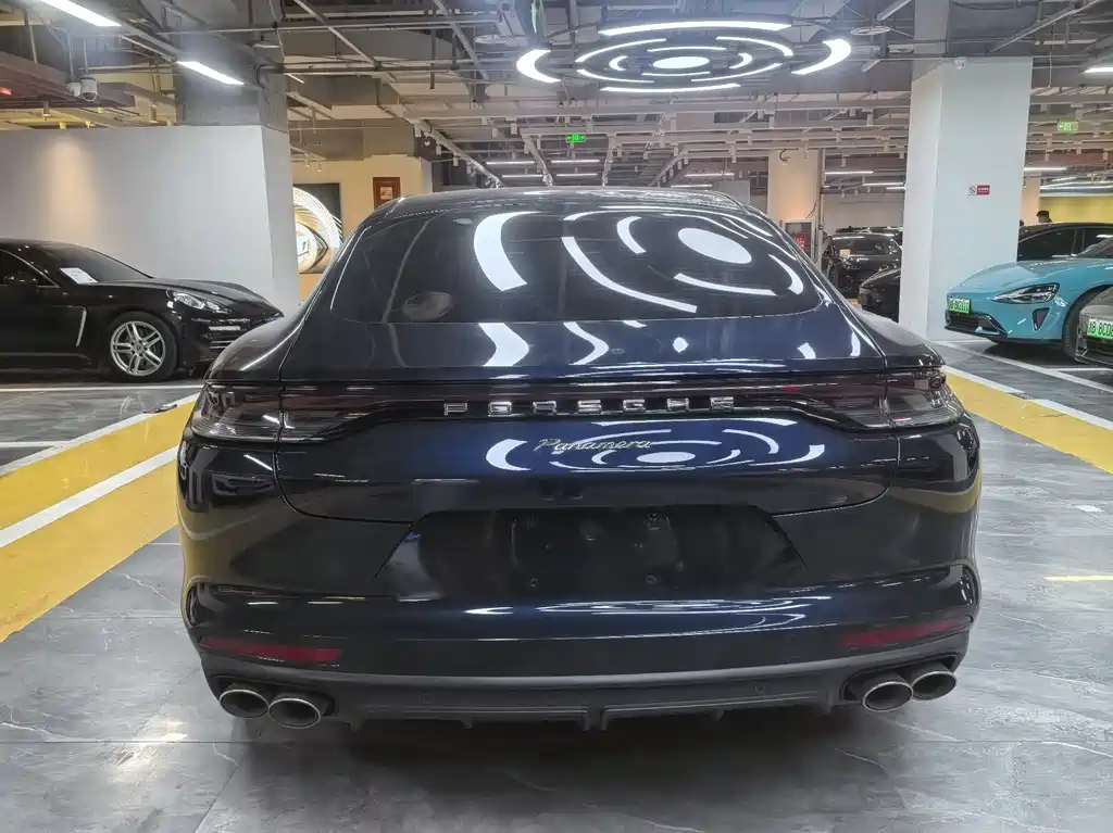 PORSCHE PANAMERA