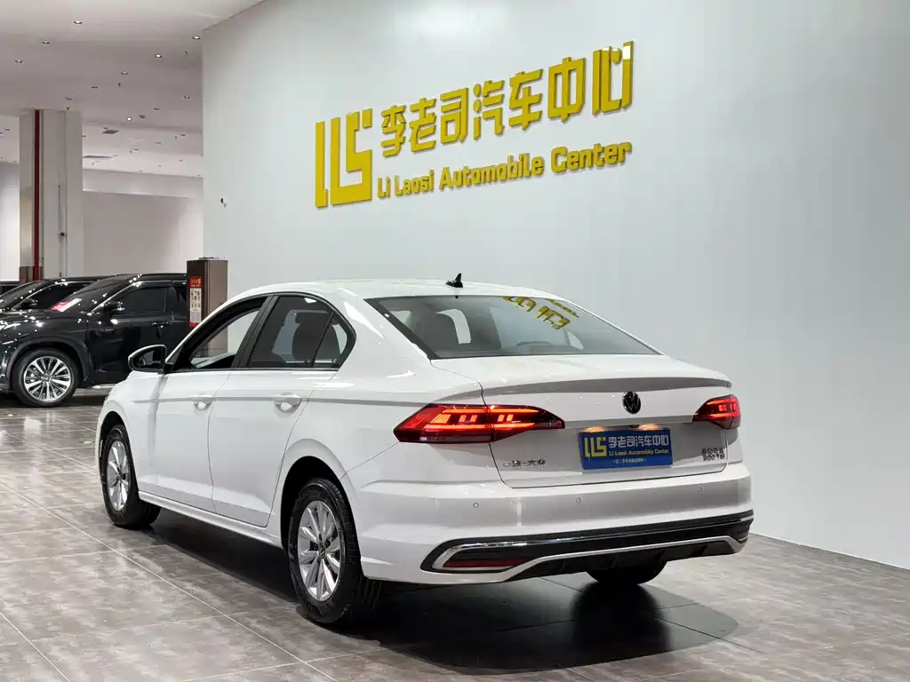 Volkswagen Bora 2023 200TSI DSG