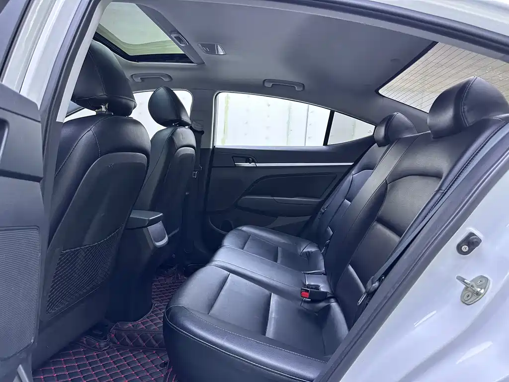 Hyundai Elantra — миниатюра 9