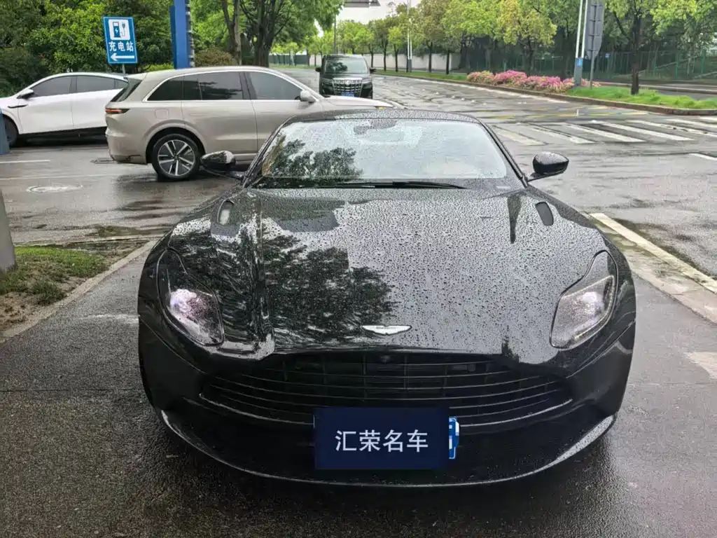 Aston Martin DB11 2018
