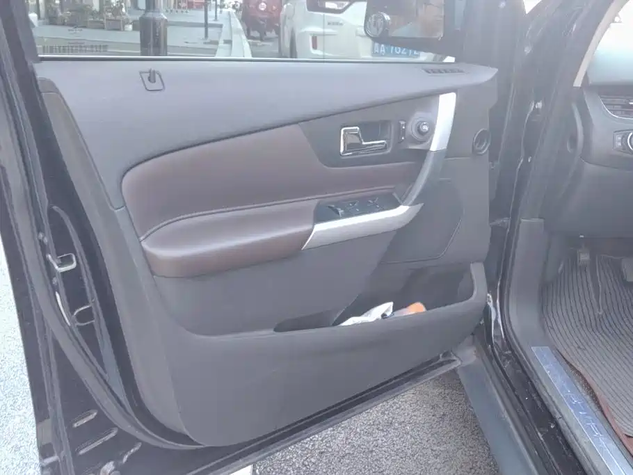 Ford Edge (Import) — миниатюра 7