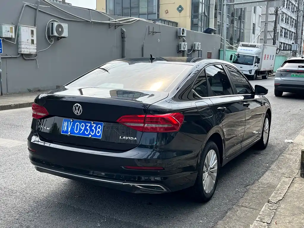Volkswagen Lavida — миниатюра 6