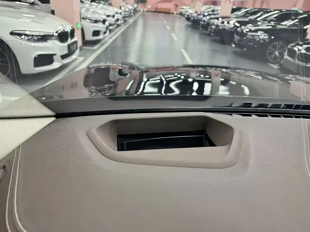 BMW 5 Series — миниатюра 8