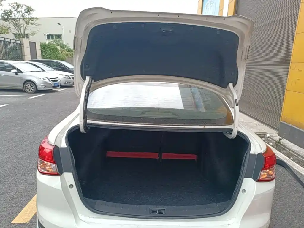 Nissan Bluebird — миниатюра 19
