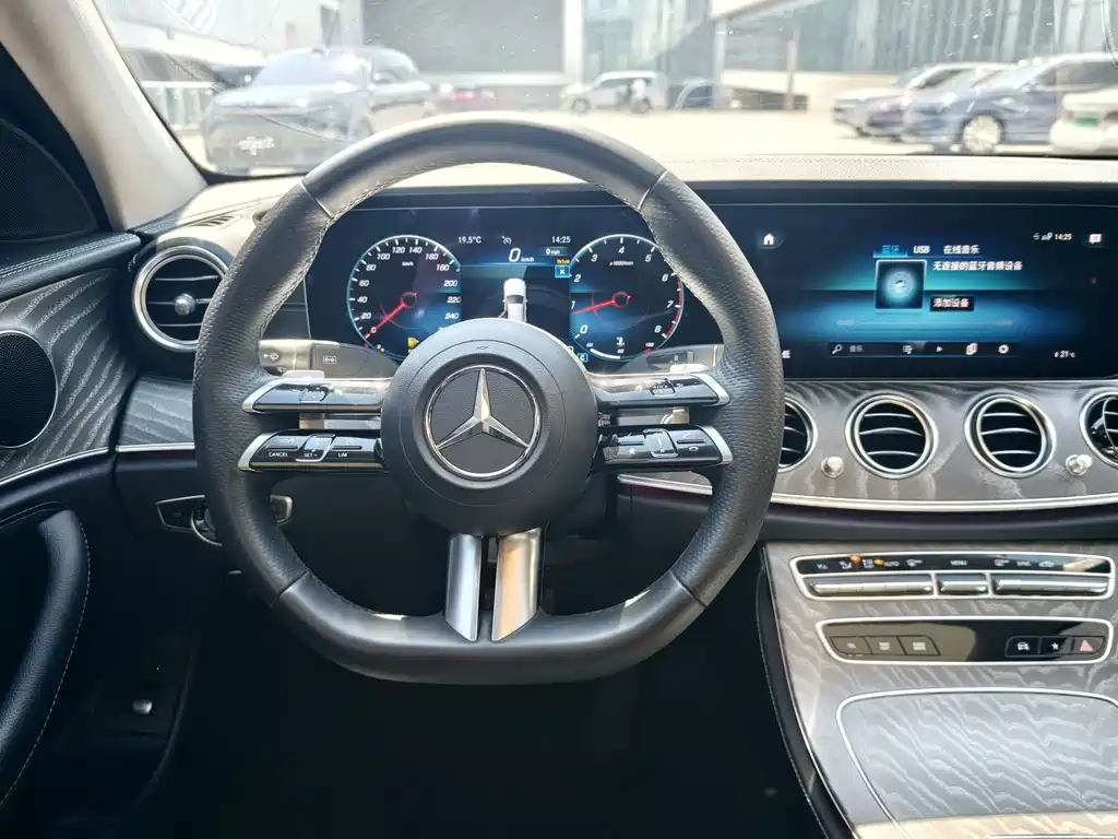 Mercedes-Benz E-Class — миниатюра 13