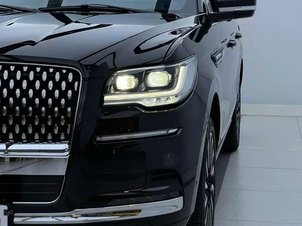 Lincoln Navigator — миниатюра 8