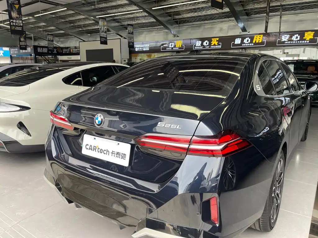 BMW 5 Series — миниатюра 11