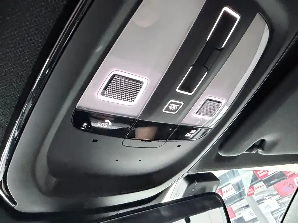 Volvo XC40 NEV — миниатюра 18