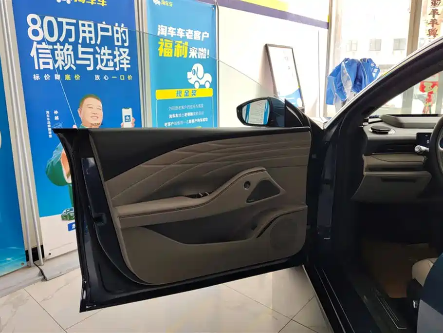 Geely Galaxy Galaxy 8 8 2025 130km EM-P