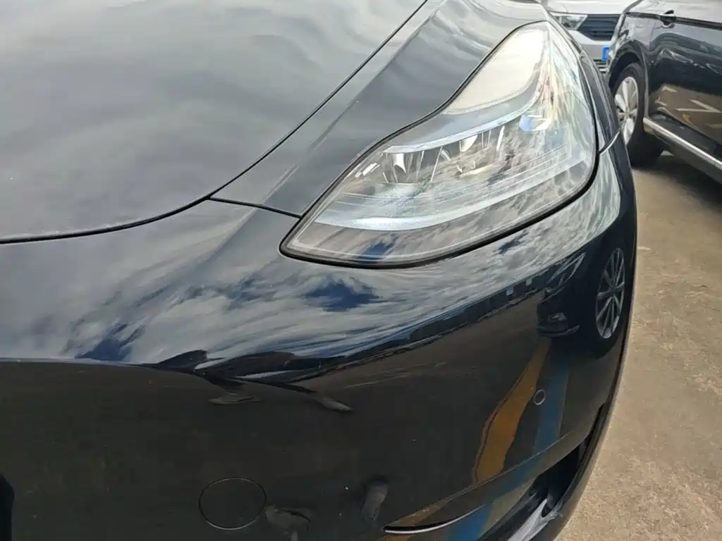 Tesla Model Y — миниатюра 24