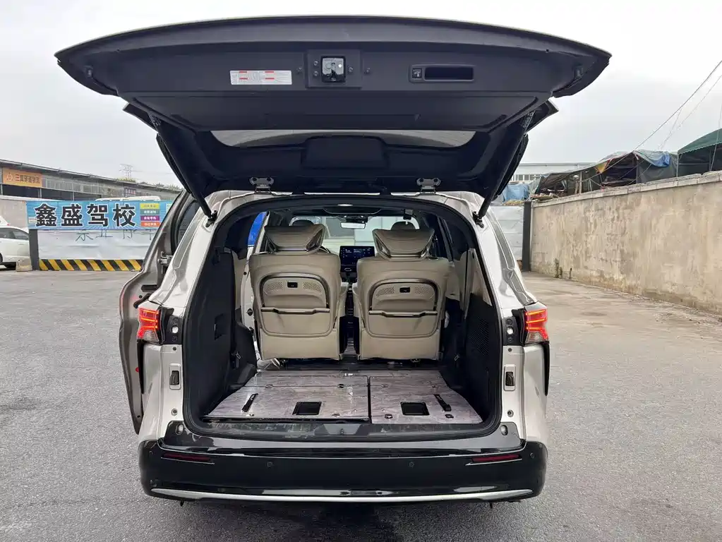 Toyota Sienna — миниатюра 15