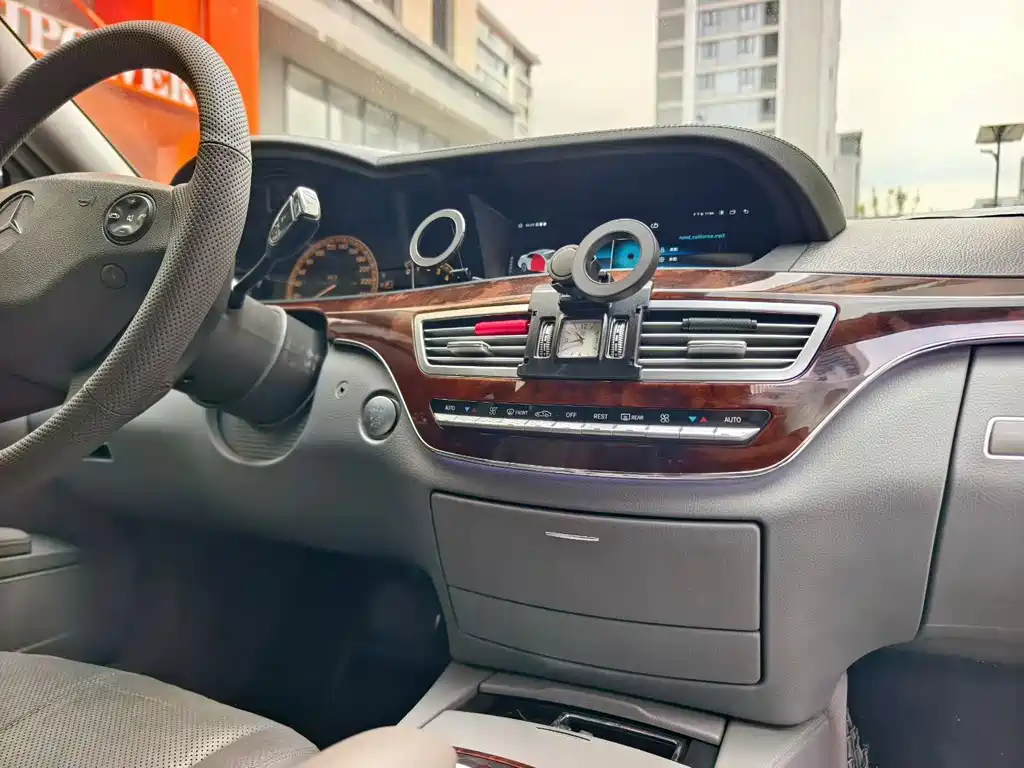 Mercedes-Benz S-Class — миниатюра 8