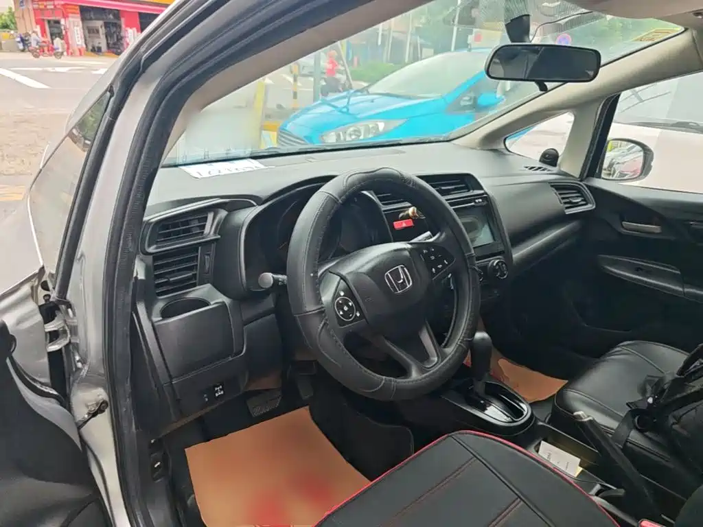 Honda Fit — миниатюра 10