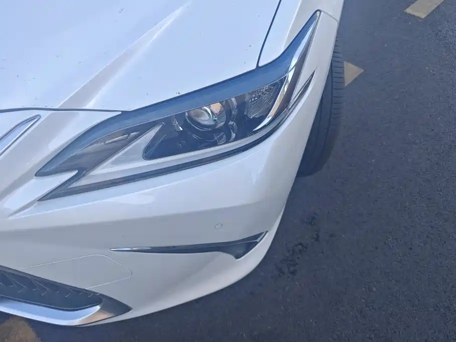Lexus ES — миниатюра 5