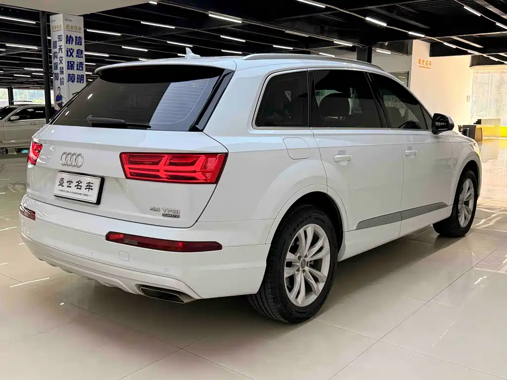 Audi Q7 — миниатюра 12