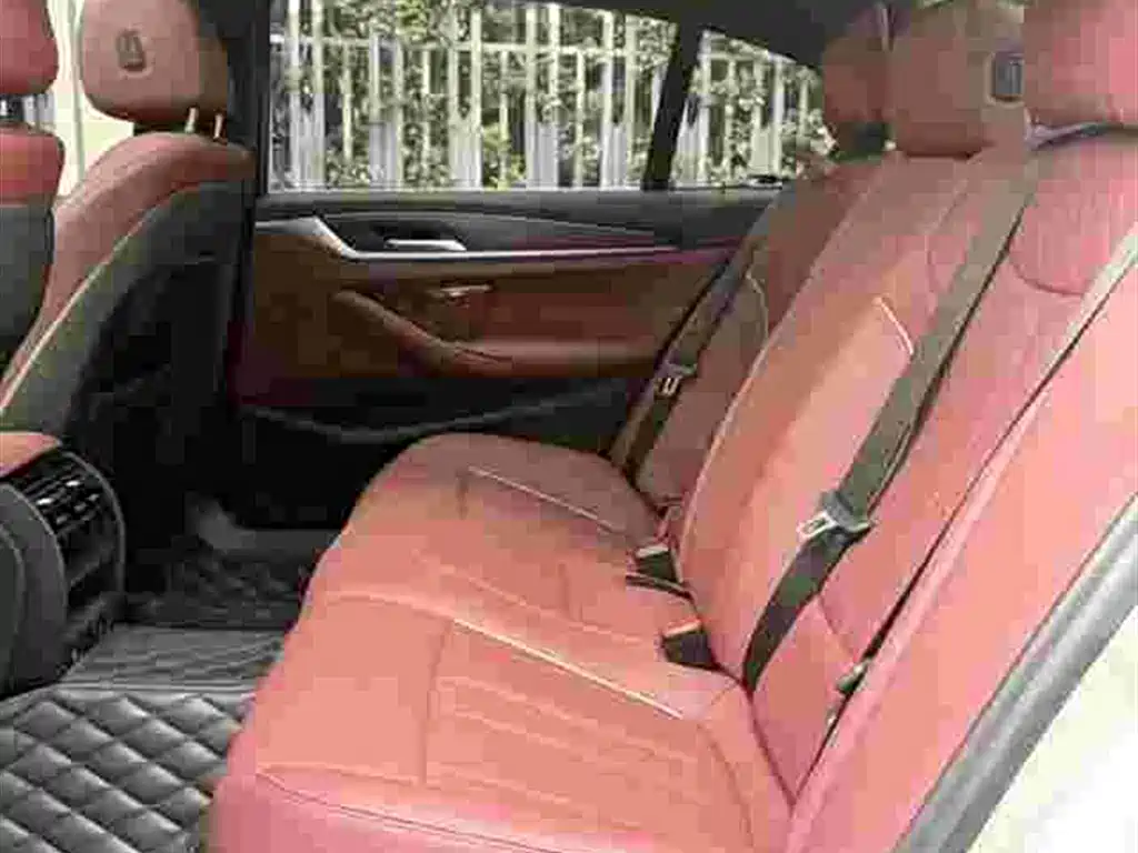 BMW 5 Series New Energy — миниатюра 7