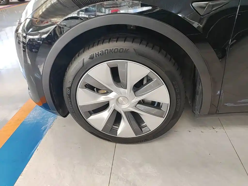 Tesla Model Y — миниатюра 23