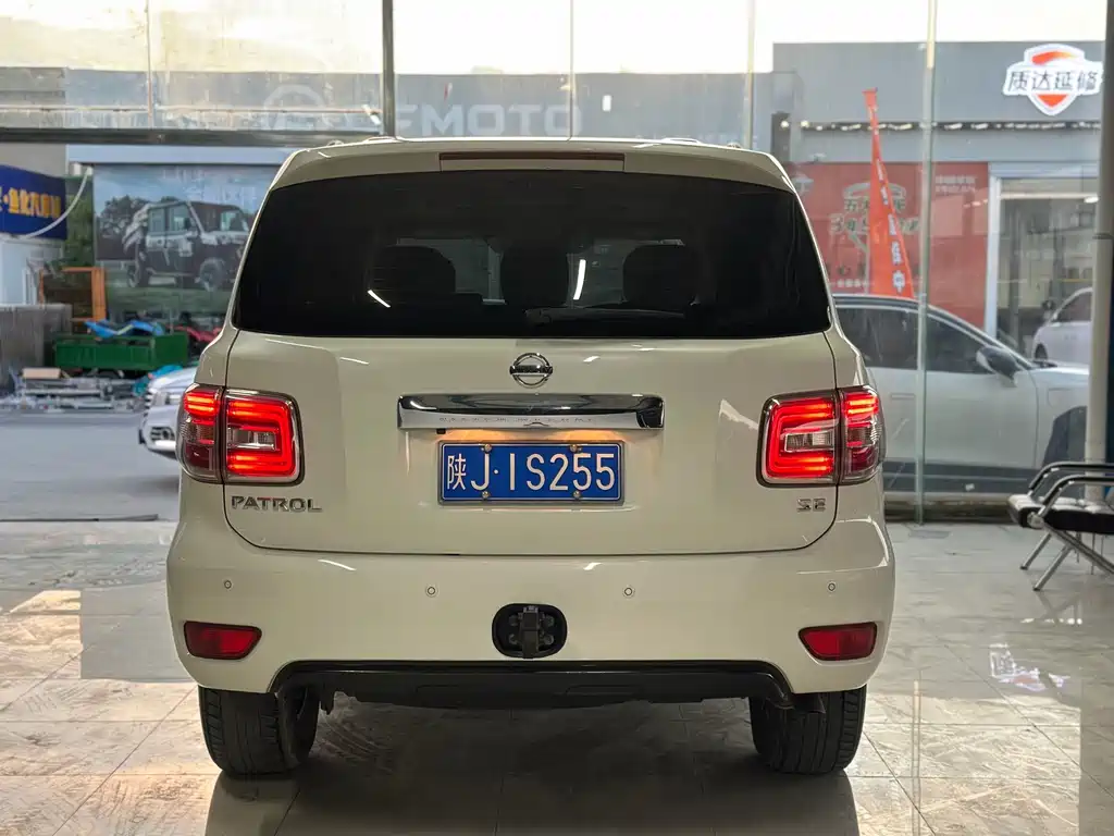 Nissan Patrol — миниатюра 17