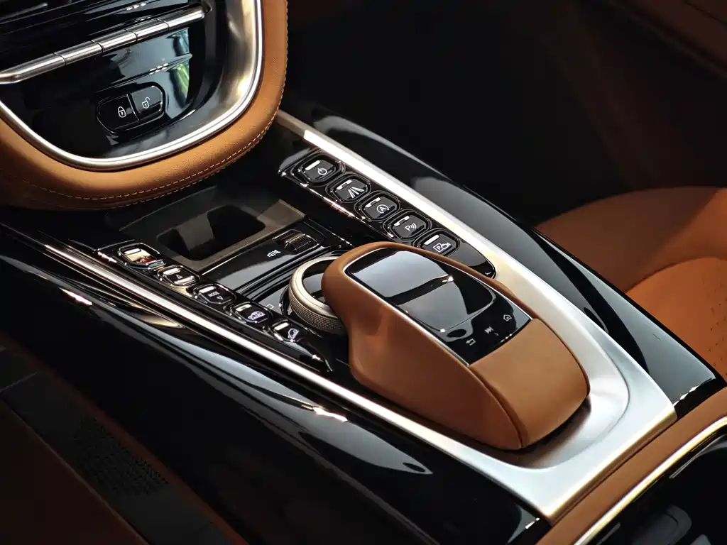 Aston Martin DBX — миниатюра 16