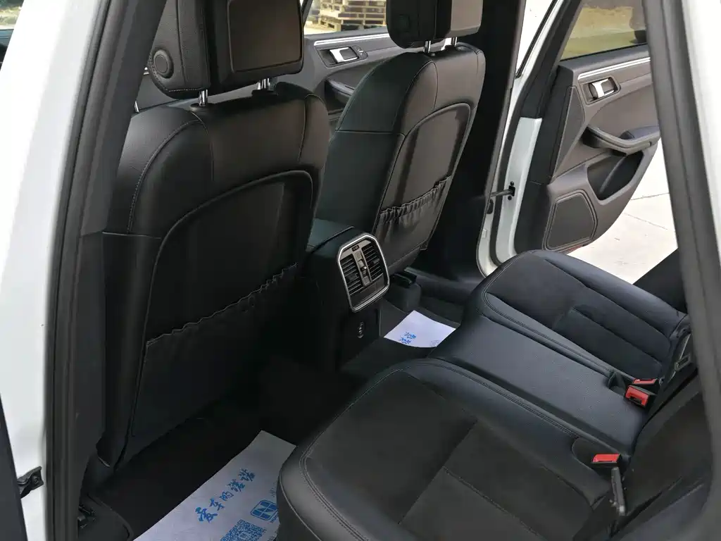 Porsche Macan — миниатюра 8