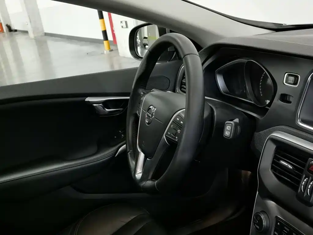 Volvo V40 — миниатюра 22