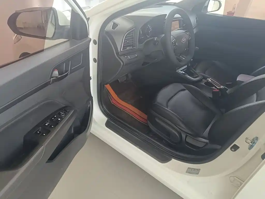 Hyundai Elantra — миниатюра 16