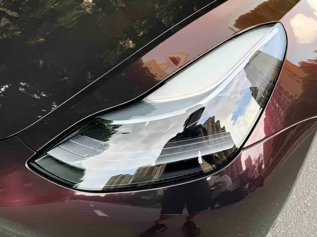Tesla Model 3 — миниатюра 3