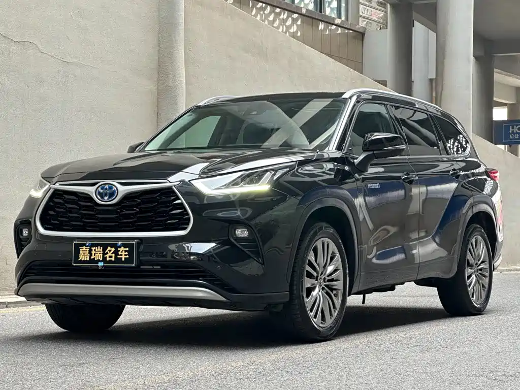 Toyota Highlander 2022 2.5L Luxury 7 мест