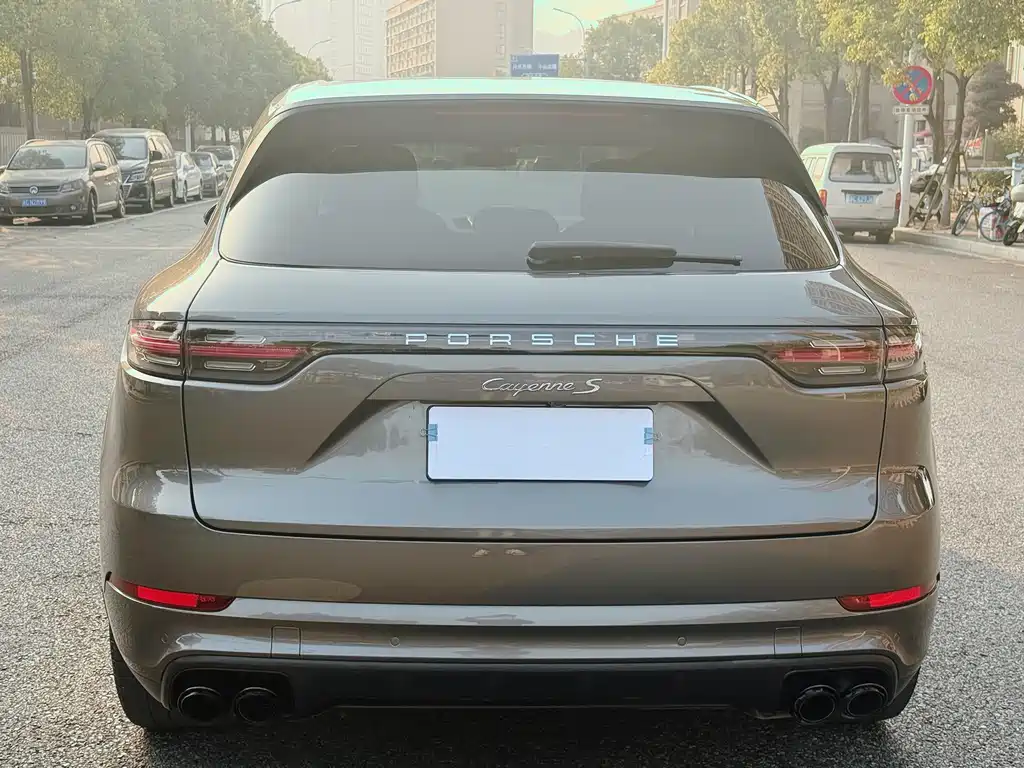 PORSCHE CAYENNE