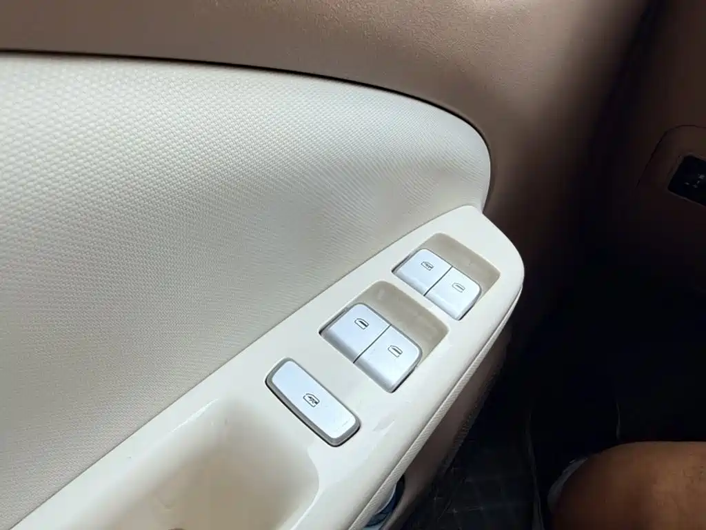 Wuling MINIEV — миниатюра 24