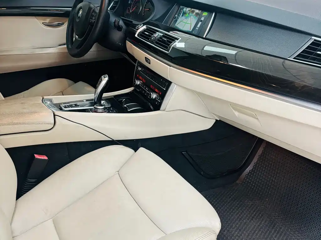 BMW 5 Series GT — миниатюра 9