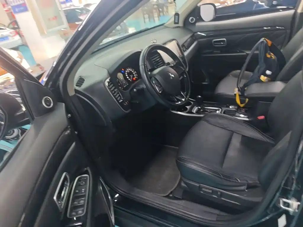 Mitsubishi Outlander — миниатюра 15