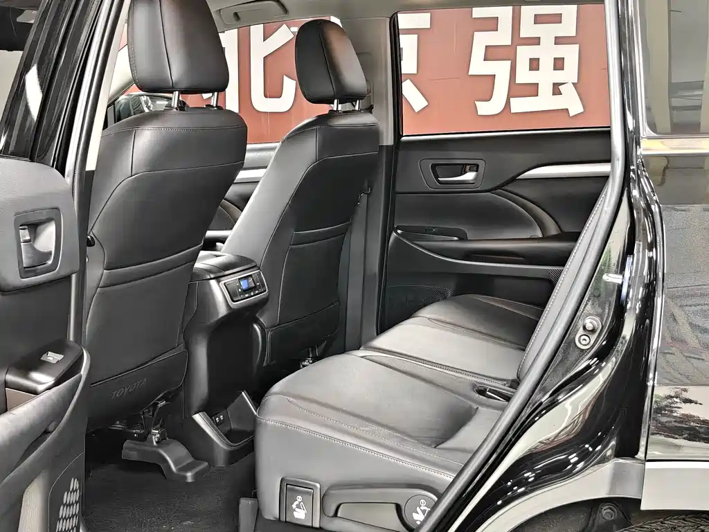Toyota Highlander — миниатюра 9