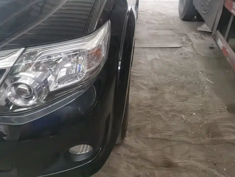 Toyota Fortuner — миниатюра 5