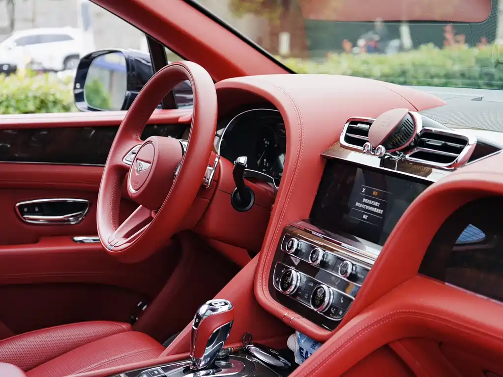 Bentley Bentayga - фото 17