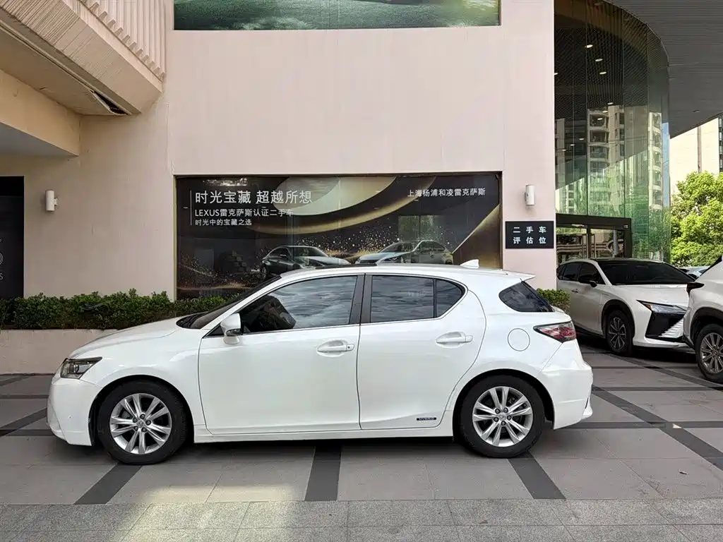 Lexus CT — миниатюра 2