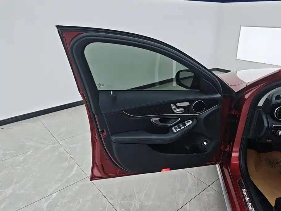 Mercedes-Benz C-Class — миниатюра 7