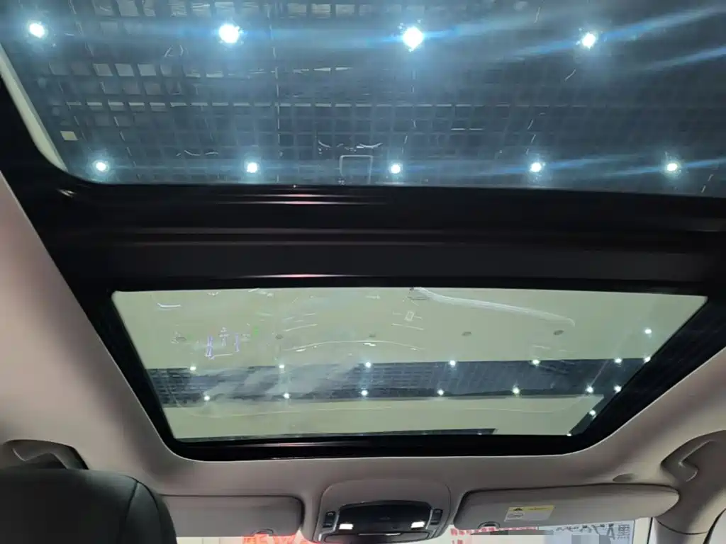 Jeep Grand Commander — миниатюра 18