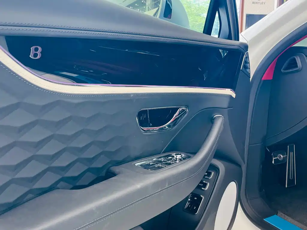 Bentley Flying Spur — миниатюра 17